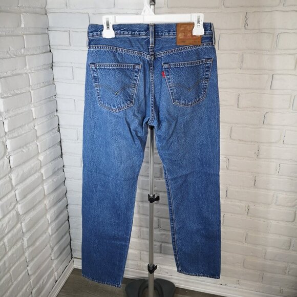 Levi's 501 Men's Size 30/30 Medium Wash Button Front Closure Blue Jeans - Picture 2 of 12